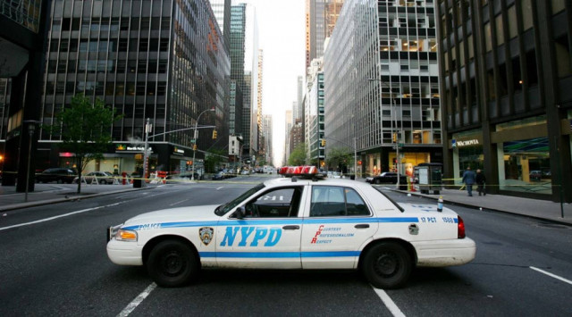 ΗΠΑ: 18 πυροβολισμοί για να συλληφθεί ένας άνδρας οπλισμένος μόνο με μαχαίρι (Vid)