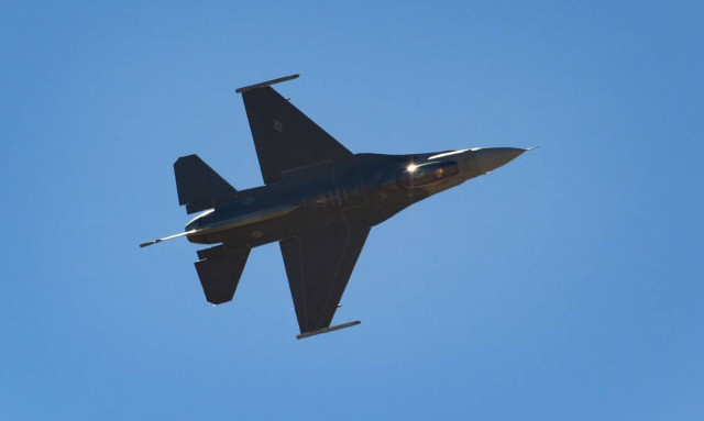 Συγκλονιστικό βίντεο: Πιλότος F-16 λιποθυμά – Ανεξέλεγκτη πτώση