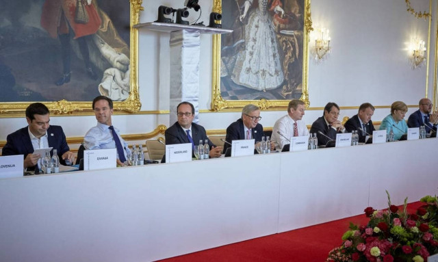 «Κροκοδείλια δάκρυα» και ευχολόγια στη Σύνοδο Κορυφής της Μπρατισλάβας