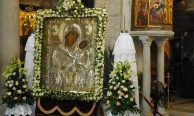 Η Παναγία η Εκατονταπυλιανή στον Πειραιά