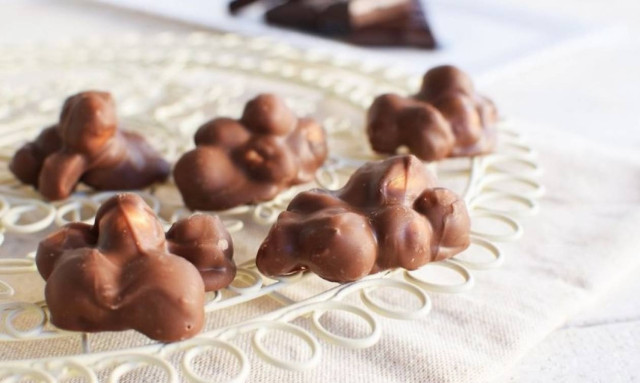Η συνταγή του Σαββατοκύριακου: Σοκολατένια «βραχάκια» με 3 μόνο υλικά