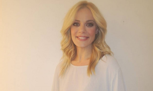 Η Ζέτα Μακρυπούλια φτιάχνει γεμιστά και μας δείχνει βήμα βήμα τη συνταγή (βίντεο)