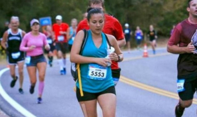 Αυτή η μαμά αντλεί γάλα ενώ τρέχει στον Ημιμαραθώνιο!