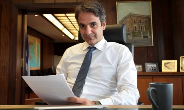 Όταν ο Μητσοτάκης συνάντησε... εξωγήινο! (δείτε photo)