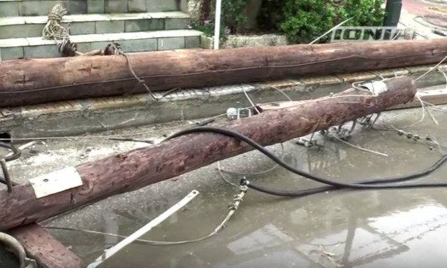 Κακοκαιρία: Εκτεταμένες καταστροφές από τον ανεμοστρόβιλο που σάρωσε τη Ζάκυνθο (vid)