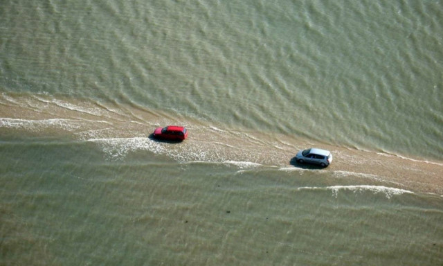 Αυτός ο δρόμος στη Γαλλία εξαφανίζεται κάτω από το νερό δύο φορές την ημέρα (Pics)
