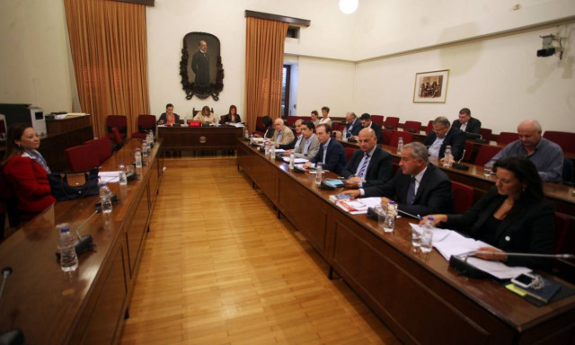 Τηλεοπτικές άδειες - Βουλή: Παππάς και καναλάρχες καλούνται στην Επιτροπή Θεσμών (vid)