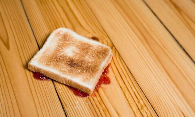 Δεν έχει μείνει τίποτα όρθιο πλέον! Μύθος ο «κανόνας των πέντε δευτερολέπτων» λένε οι επιστήμονες