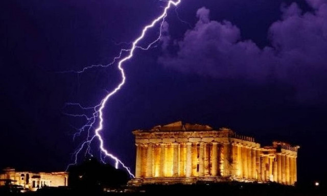 ΤΩΡΑ: Άρχισε η κακοκαιρία - Ισχυρή βροχή πλήττει την Αττική