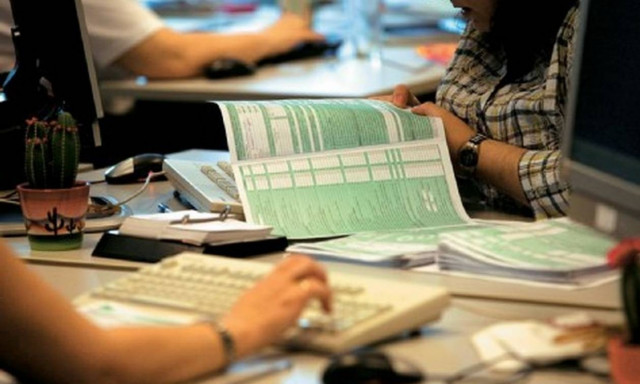 Χρωστάτε και θέλετε φορολογική ενημερότητα; Προσοχή – Έρχονται αυτόματες κατασχέσεις