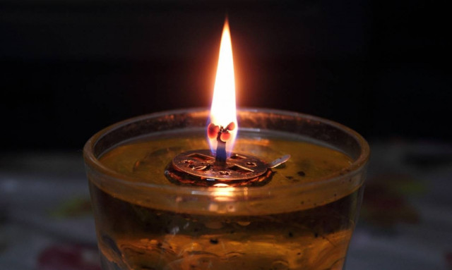 Γιατί ανάβουμε καντήλι στους τάφους;