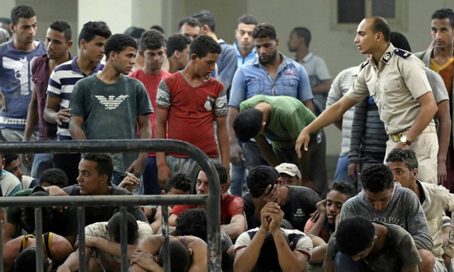 Αίγυπτος: Δεκάδες μετανάστες βρήκαν φριχτό θάνατο κλεισμένοι σε αμπάρι πλοίου που βυθίστηκε