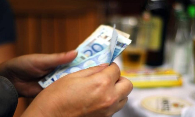 Oι αυξήσεις στις εισφορές: Ποιοι θα πληρώσουν περισσότερα