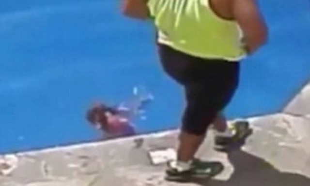 ΗΠΑ: 100 χρόνια φυλακή στον πατέρα που έπνιξε την θετή του κόρη στην πισίνα (vid)