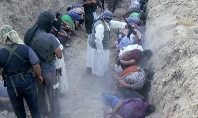 ΣΚΛΗΡΕΣ ΕΙΚΟΝΕΣ: Τζιχαντιστές εκτελούν ομαδικά αιχμαλώτους σε χαντάκι (video)