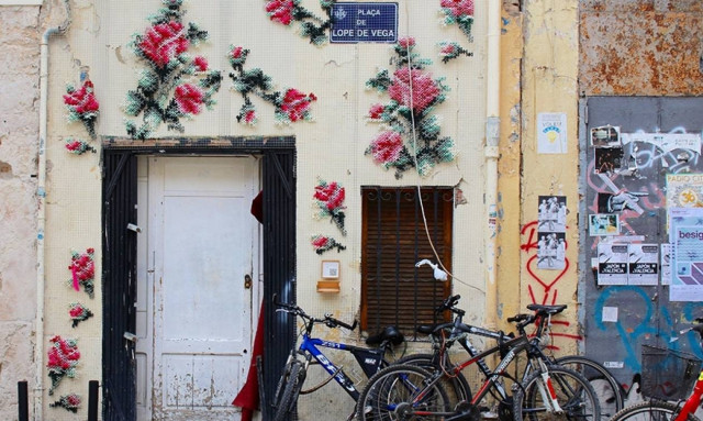 Για μάθημα σταυροβελονιάς στη Μαδρίτη