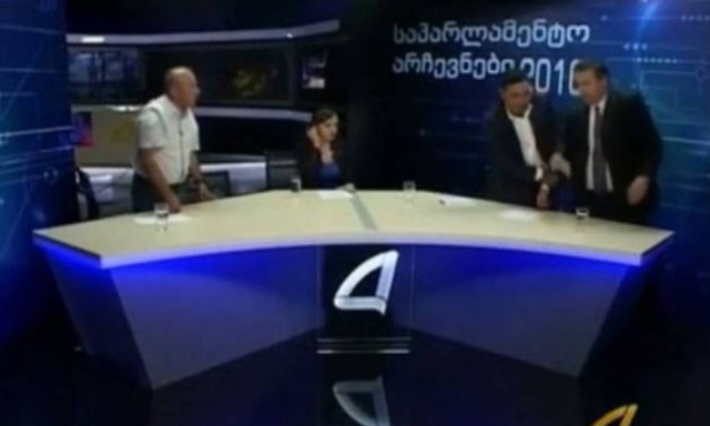 Βουλευτές στη Γεωργία μετέτρεψαν το τηλεοπτικό στούντιο σε... ρινγκ! (vid)