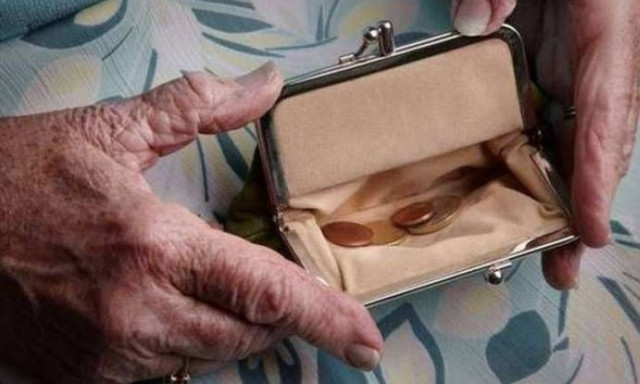 Πώς «μαγειρεύτηκε» η καρατόμηση των συντάξεων τα τελευταία χρόνια