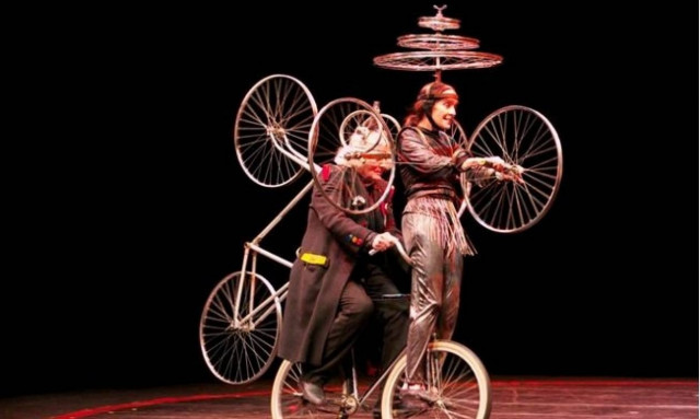 Βικτόρια Τσάπλιν - Ζαν Μπατίστ Τιερέ: Το «Αόρατο Τσίρκο» στο Παλλάς