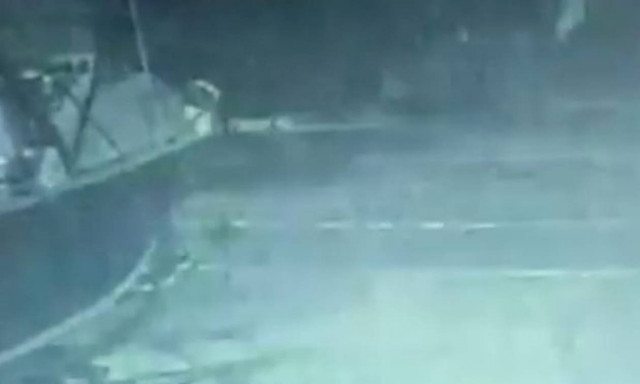 Τρόμος και πανικός: Ξαφνικά μια πύρινη λάμψη έσκισε τον ουρανό και η γη άρχισε να τρέμει (vid+pics)