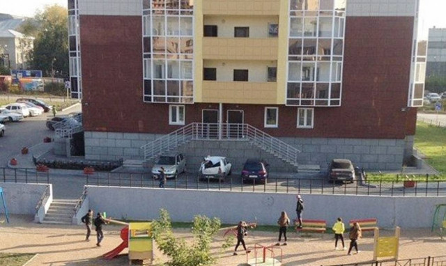 Είχε την τύχη με το μέρος του! 16χρονος έπεσε από τον 23ο όροφο… και επέζησε (pics)