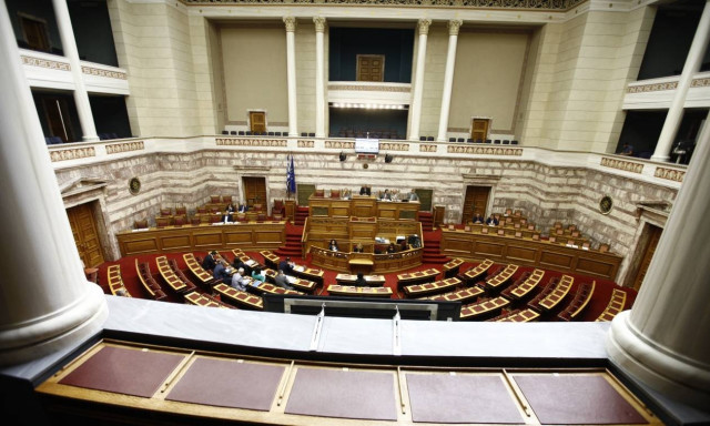 LIVE Βουλή: Στην Ολομέλεια η τελική ψήφιση του πολυνομοσχεδίου για τα προαπαιτούμενα