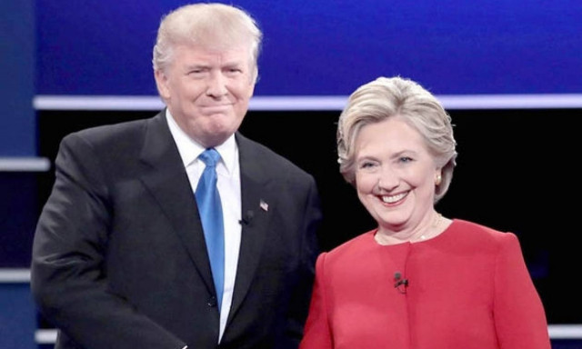 Σάλος στις ΗΠΑ: Φορούσε ακουστικό η Χίλαρι στο ντιμπέιτ; (pics)