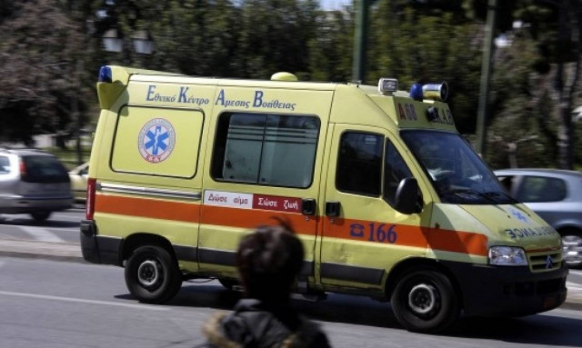 Τροχαίο στη Βασιλίσσης Σοφίας - Αυτοκίνητο παρέσυρε γυναίκα