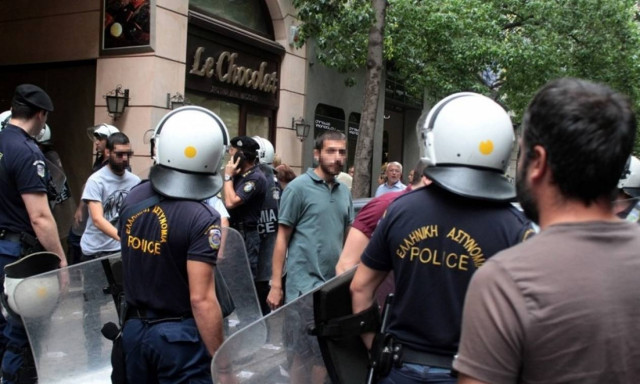 «Ντου» από μέλη του Ρουβίκωνα στο Γηροκομείο Πειραιά