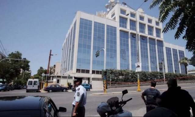 Police arrests man with shotgun in car, wandering outside SKAI TV station