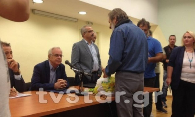 Λαμία: «Άγριο» κράξιμο  αγροτών στον υπουργό Βαγγέλη Αποστόλου (vid)