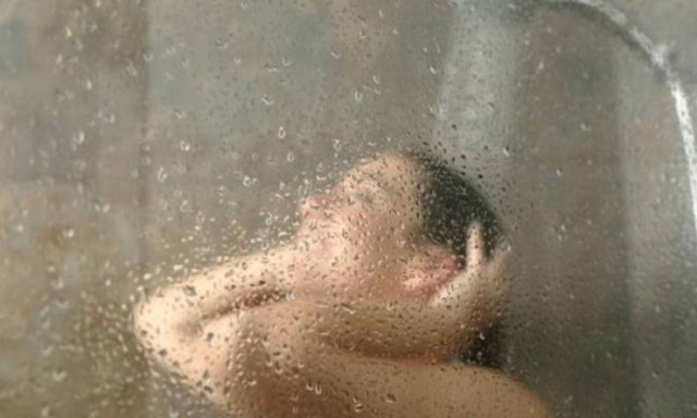 Χαμός στην Ξάνθη: Ο ληστής την είδε γυμνή στο μπάνιο, τρόμαξε και το έβαλε στα πόδια!