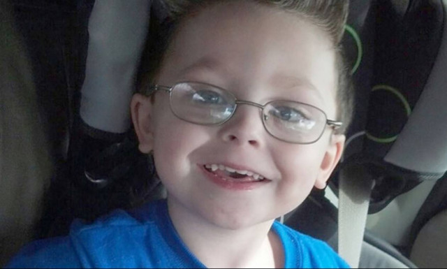 Θρήνος στις ΗΠΑ: Ξεψύχησε το εξαχρονο αγόρι που είχε δεχθεί πυρά στην αυλή του σχολείου του (Pics)