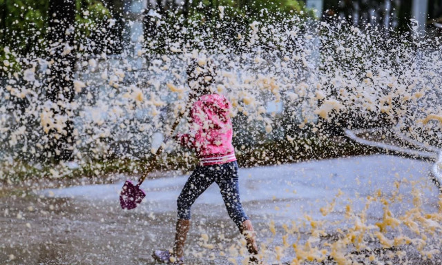 Καιρός: Πέφτει κι άλλο η θερμοκρασία - Πού και πότε θα βρέξει την Τρίτη