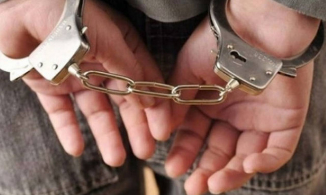 Σοκ στην Κάλυμνο: Πήγε να κάψει ζωντανούς τη μάνα, τη γυναίκα και το παιδί του