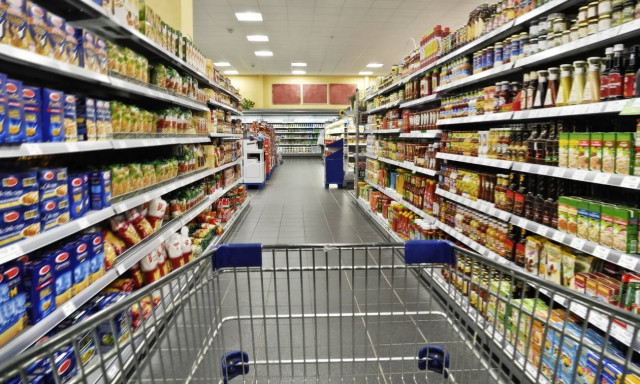 Η φτώχεια «γονατίζει» τους Έλληνες: Κόψαμε τον καφέ, το ψωμί και το κρέας!