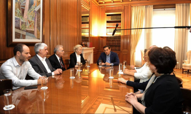 Ο Τσίπρας έταξε στους δικαστές να μη μειώσει τους μισθούς τους! (vid)