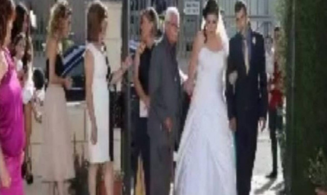 Ανατριχίλα: Τη νύφη συνόδευε στο γάμο ο νεκρός πατέρας της