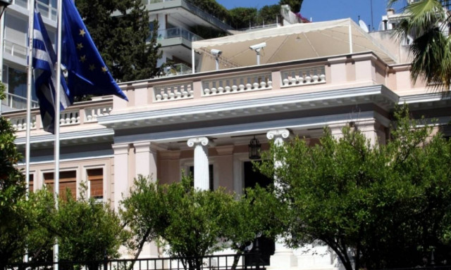 Πυρά Μαξίμου κατά Κυριάκου Μητσοτάκη