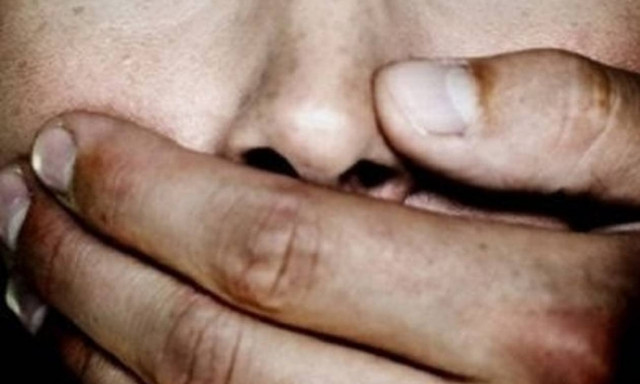 Σοκαριστικό: Βίασε 8χρονη και το δικαστήριο τον κάλεσε να «επανορθώσει» με δυο κιβώτια μπύρες