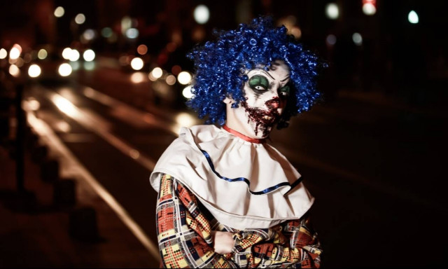 Ανατριχιαστικοί κλόουν τρομοκρατούν τις ΗΠΑ - Δείτε τι κάνουν (vids)