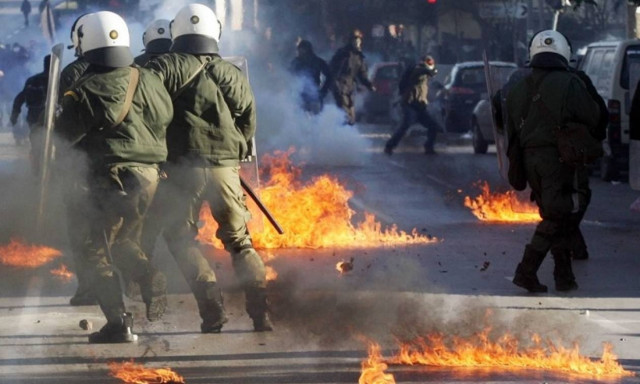 Θεσσαλονίκη: «Βροχή» από μολότοφ σε αστυνομικές δυνάμεις