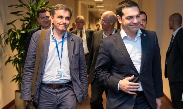 Το απόλυτο ναυάγιο: Τσίπρας και Τσακαλώτος «έκατσαν» κάτω από το χρέος