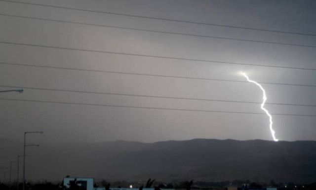 Καιρός: Με ισχυρές καταιγίδες, χαλάζι και θυελλώδεις ανέμους η Τρίτη (pics)