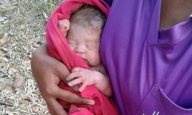 Νεογέννητο μαχαιρώθηκε, θάφτηκε ζωντανό από την ίδια του τη μάνα και επέζησε! (pics+vid)