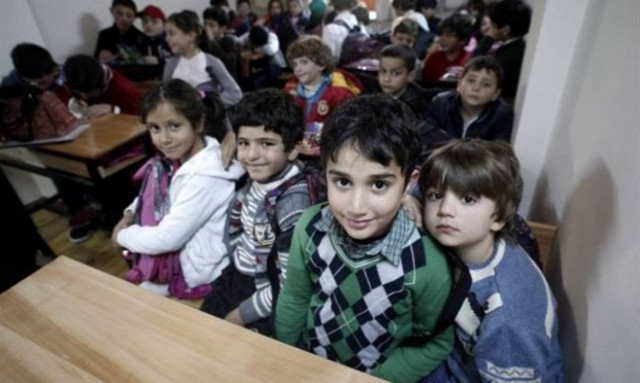 Θερμή υποδοχή για τα προσφυγόπουλα στα Πετράλωνα