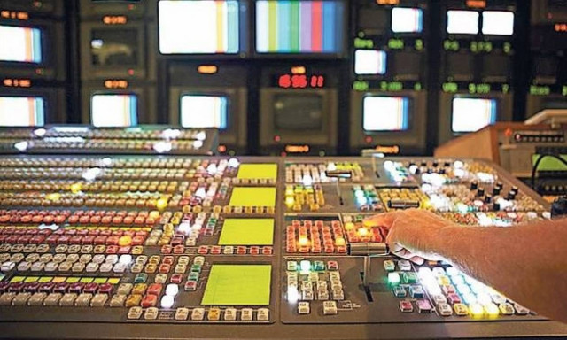 Δημοσκόπηση: Το 58% πιστεύει ότι έπρεπε να κινηθούν διαδικασίες αδειοδότησης των καναλιών