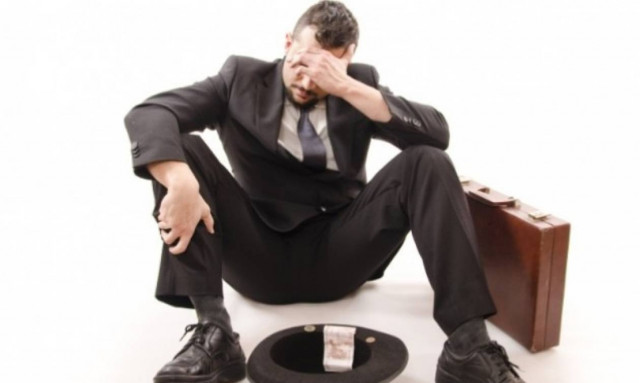 Νέο σοκ για τους εργαζόμενους: Έρχεται μείωση του κατώτατου μισθού