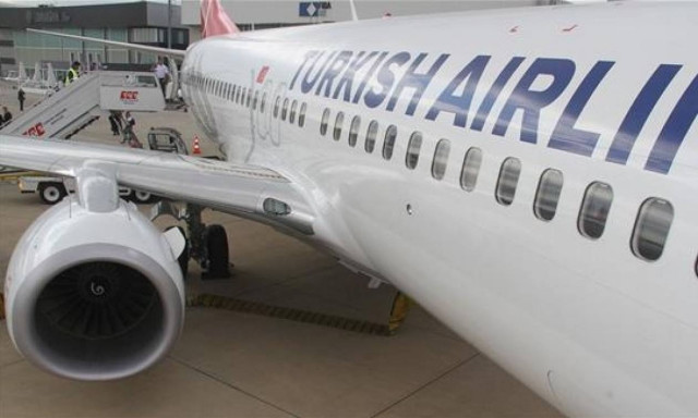 Πιλότος προσγείωσε άρον άρον το αεροπλάνο γιατί... δεν άντεχε το κλάμα ενός μωρού!