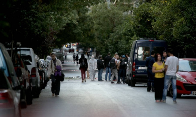 Έκρηξη Ιπποκράτους: Σπασμένες βιτρίνες, διαλυμένα αυτοκίνητα και πανικός (photos)